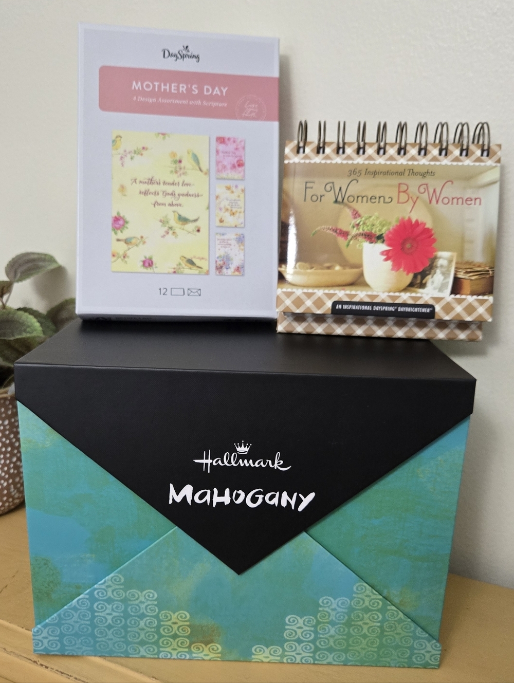 DaySpring/Hallmark Women's Bundle. Organizer Box, Calendar, And Cards. New.